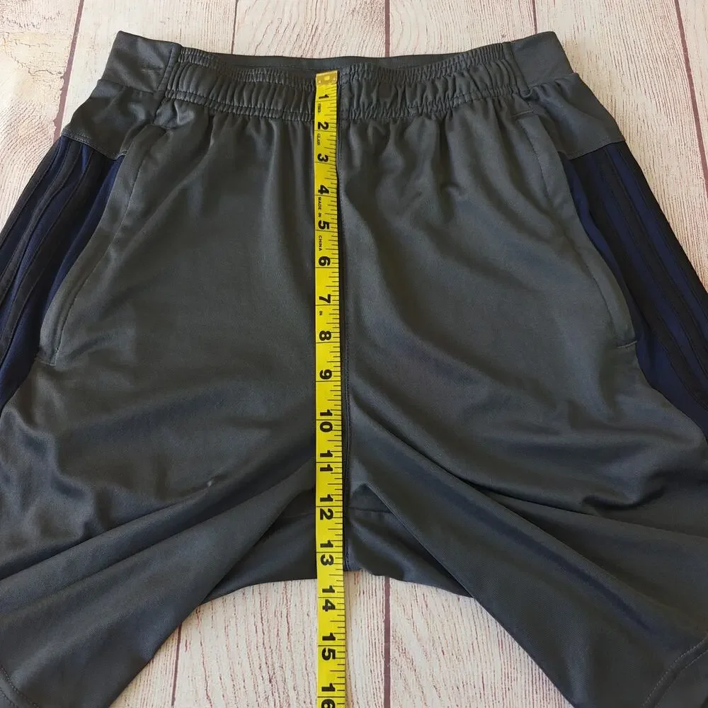 Adidas Aeroready triple stripe zip pocket athletic shorts sz S